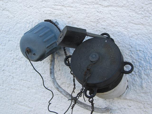 In Schiefling gelangten ca. 750 Liter Heizöl ins Erdreich. | Foto: Pixabay/geralt