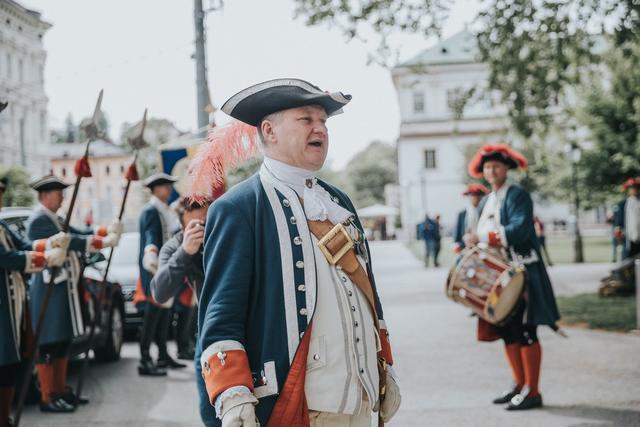 Die Bürgergarde der Stadt Salzburg wird am 15. Mai 2020 die Eröffnung der Gastronomie feiern.  | Foto: Archivbild: Stadt Salzburg / N. Zuparic