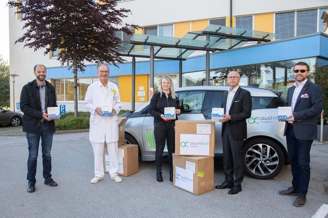Bernhard Krill (CFO AustroCel Hallein), Michael Reschen (Ärztlicher Direktor LK Hallein), Asmira Abazovic (Stv. Pflegedirektorin LK Hallein), LH-Stv. Christian Stöckl und Reinhard Baumgartinger (Wirtschaftsdirektor LK Hallein), (v.l.).