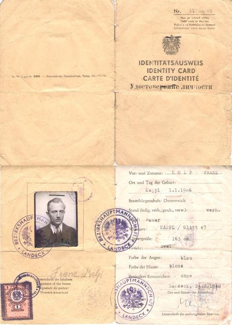 Der viersprachige Identitätsausweis aus der Zeit der alliierten Besatzung Österreichs.