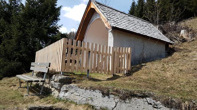 Während der Quarantäne wurde beim 'Egg'r Kappali' in Kappl ein neuer Zaun errichtet. | Foto: Petter