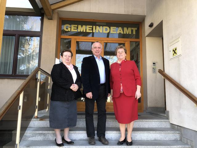 Ortsvorsteherin Anna Skladany, Bürgermeister Roman Sigmund und Ortsvorsteherin Helene Nikowitsch.