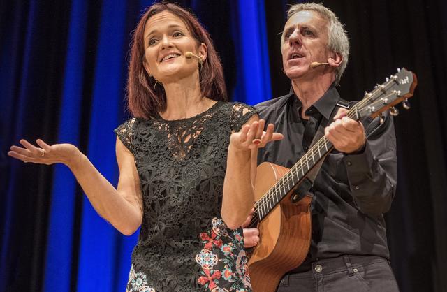 Uschi und Walter Hölbling von der Dialektgruppe Findling gestalten am Muttertag den Radiogottesdienst aus dem Bischofshaus musikalisch. | Foto: Findling