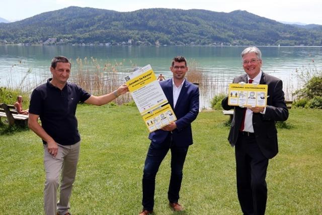 Brachten die neuen Hinweistafeln an: Volker Bidmon, Leiter der Straßenbauabteilung des Landes, Landesrat Martin Gruber und Landeshauptmann Peter Kaiser | Foto: LPD Kärnten/Krainz