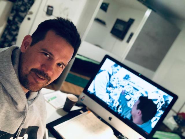 Vikings-Headcoach Chris Calaycay im Homeoffice.