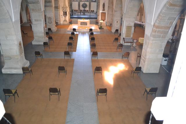 Die Basilika St. Laurenz hat keine Kirchenbänke – ein großer Vorteil in dieser Zeit. | Foto: Harald Prinz