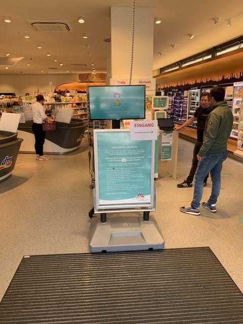 Mit digitalen Systemen können die Kundenabläufe klar kommuniziert und die Besucheranzahl leichter geregelt und dokumentiert werden.