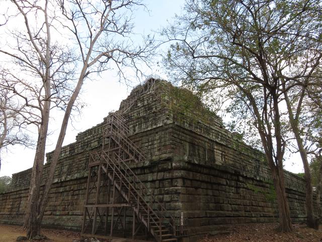 13.02.2020 hier konnten wir die Pyramide an der Rückseite besteigen