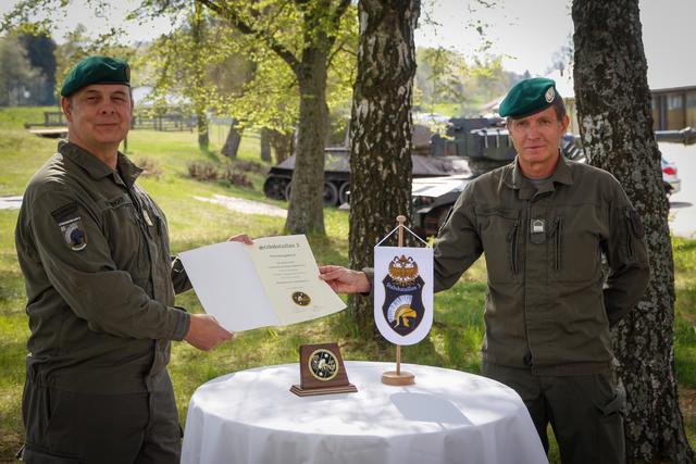 Oberst Georg Härtinger und Unteroffizier Vizeleutnant Rafael Widermann. | Foto: Kaserne Weitra