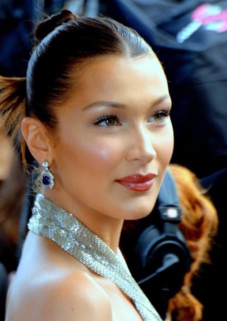 Bella Hadid: Immer noch nicht gut auf Selena Gomez zu sprechen? | Foto: Georges Biard / CC BY-SA (https://creativecommons.org/licenses/by-sa/4.0)