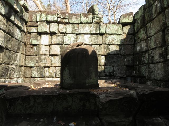 13.02.2020 Linga auf Yoni im Linga Tempel - ein wichtiges Heiligtum des Gott Shiva