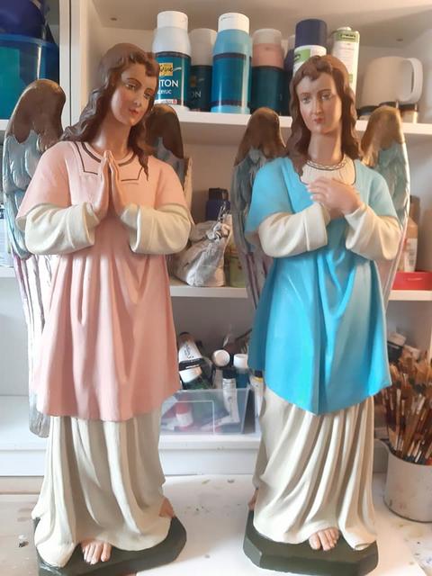 Die Engelfiguren der Pfarre Drösing erstrahlen in neuem Glanz.  | Foto: Lilia Olchowa