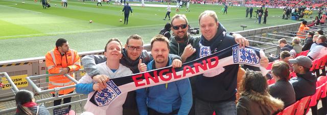 Mit Kumpels im Wembleystadion in London. | Foto: CN12/Novak