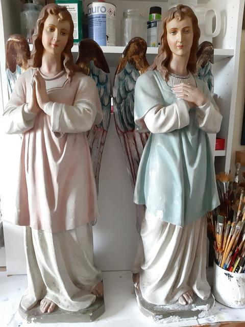 Die Engelfiguren der Pfarre Drösing vor der Behandlung von Lilia Olchowa. | Foto: Lilia Olchowa