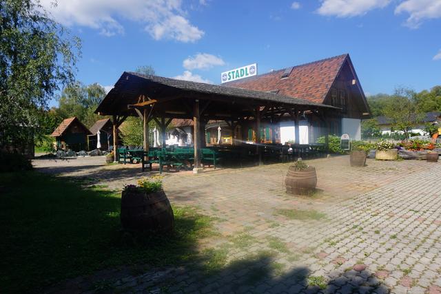 Viel Platz auch im Freien gibt es beim "Weinstadl" Bad Tatzmannsdorf. | Foto: Manfred Weiss