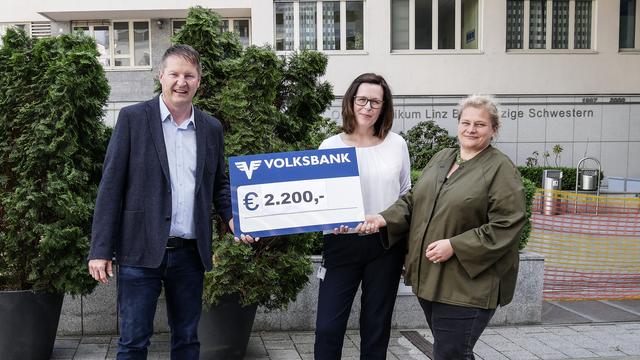 Proidl, Pflegedirektorin Vorstand Patientenmanagement Georgine Gattermayr, Ärztliche Direktorin Elisabeth Bräutigam (v. l.).