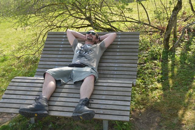 Unterwegs auf der Via Aqua: Redakteur Roland Mayr genehmigt sich ein kurzes Päuschen. | Foto: Roland Mayr