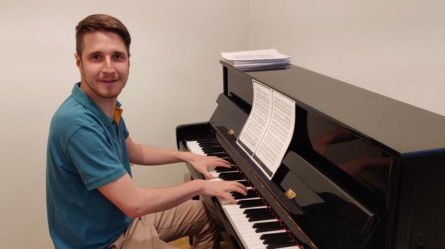 Der Musiker und Musikpädagoge an den BBS Rohrbach Stefan Reinthaler.
