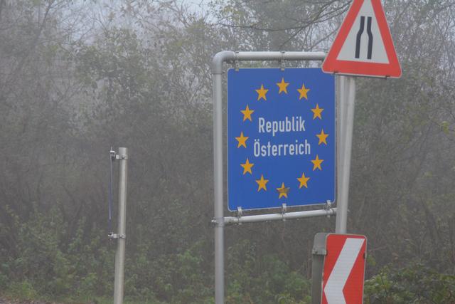 Landwirtschaftskammerpräsident Berlakovich kündigte an, mit den zuständigen Ministern und Behörden die Öffnung weiterer Grenzübergänge ausverhandelt zu haben. | Foto: Tscheinig