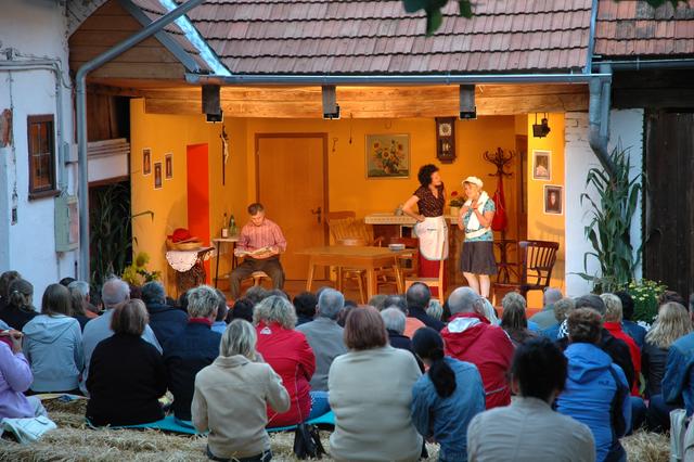 Das Jahr für Jahr bestens besuchte Bierbaumer Hoftheater muss heuer, wegen der Covid 19-Maßnahmen, ein Jahr pausieren. Die Darsteller freuen sich auf Ihren Besuch im Sommer 2021.