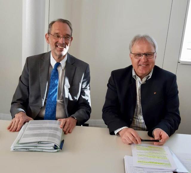 BM Faßmann und NAbg. Hermann Gahr informierten über die Schulsanierungen.  | Foto: Leitner