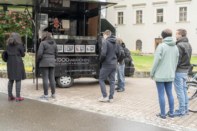 Anstellen heißt es bei der "Rabenmutti" im Leobener Peter-Tunner-Park.  | Foto: Klaus Pressberger