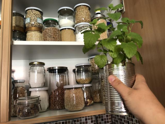 Statt auf Plastik, werden die Lebensmittel im Glas gekauft und die leeren Gläser wiederverwendet.