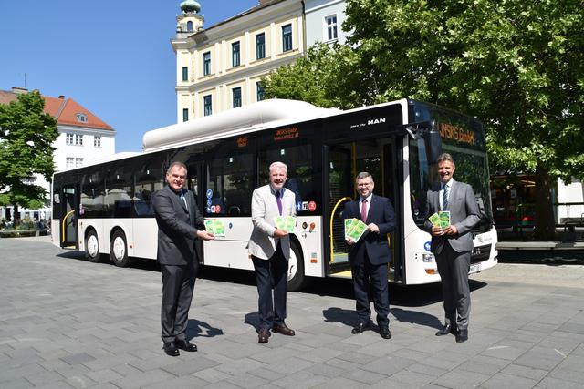 Die neuen Buslinien: präsentiert von Franz Dinhobl, Klaus Schneeberger, Ludwig Schleritzko und Wolfgang Schroll. | Foto: Preineder