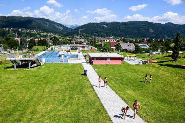 Sommer in St. Barbara: Selbstverständlich müssen diverse Sicherheitsmaßnahmen eingehalten werden, doch am 30 Mai findet die von vielen bereits sehnsüchtig erwartete Eröffnung des Freibads statt.  | Foto: Markus Stradner