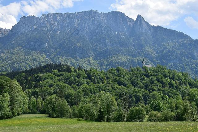 Zahmer Kaiser (Kaisergebirge) Ebbs und Kirche St. Nikolaus. | Foto: Friedl Schwaighofer