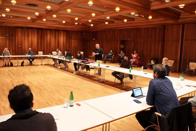 Der Landecker Gemeinderat tagte coronabedingt im Stadtsaal: Die Jahresrechnung 2019 wurde mehrheitlich beschlossen. | Foto: Othmar Kolp