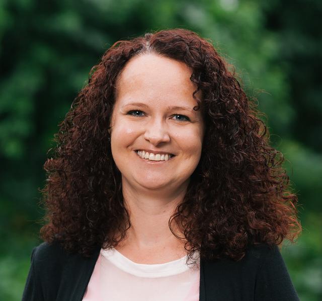 Gemeinderätin Pia Kastner ruft Kinder zu einem Kreativwettbewerb auf. | Foto: Florian Voggeneder