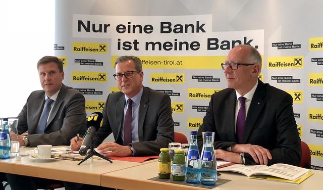 Reinhard Mayr (re.) wird neuer Vorstand, Thomas Wass (li.) bleibt und Johannes Ortner (Mi.) verlässt das Unternehmen.