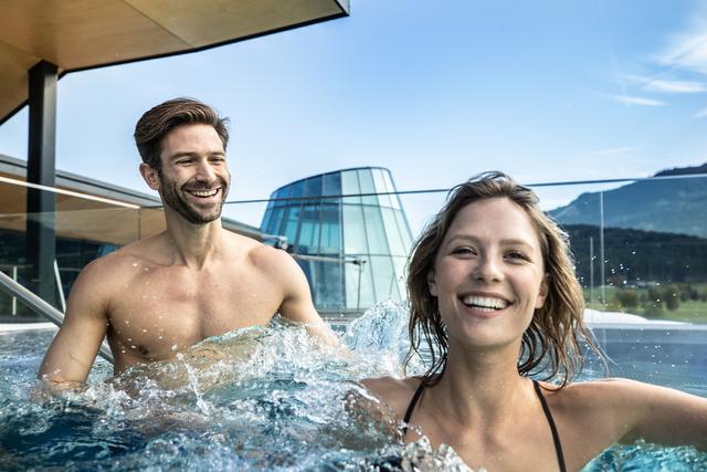 Für Alle, die mit Abstand am meisten Spaß haben, eröffnet Ende Mai das Tauern Spa.