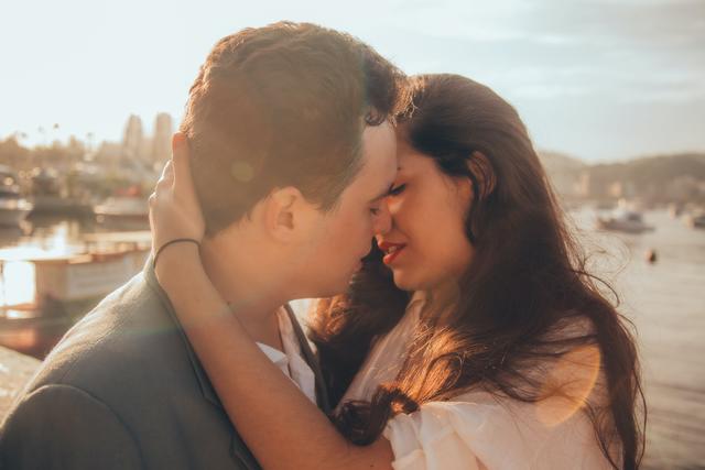 Die erste Liebe ist etwas Besonderes – schön und aufregend. Doch sie bringt auch viele Fragen, Nervosität und Ungewissheit mit sich. In der "First Love Ambulanz" im Tauernklinikum Zell am See ist man für die Fragen und Probleme der Jugendlichen da.