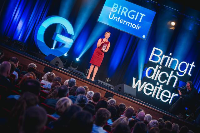 Die Linzer Persönlichkeitstrainerin Birgit Untermair begeisterte auf der Kölner GEDANKENtanken Bühne. | Foto: GEDANKENtanken