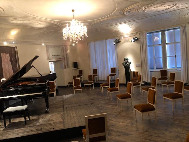 Der umgebaute Konzertsaal des Brahms-Museums. Die Besucher erwartet ein privates Konzerterlebnis der Extraklasse. | Foto: Brahms-Museum
