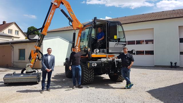 Obmann LAbg. Manfred Schulz, Geschäftsführer Roman Rebler, Fahrer Josef Schodl, Bernhard Teufl – Firma Teufl GmbH (v.l.n.r.). | Foto: Rebler