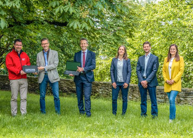 Notebook-Übergabe an die Caritas Kärnten. | Foto: Martina Petritz