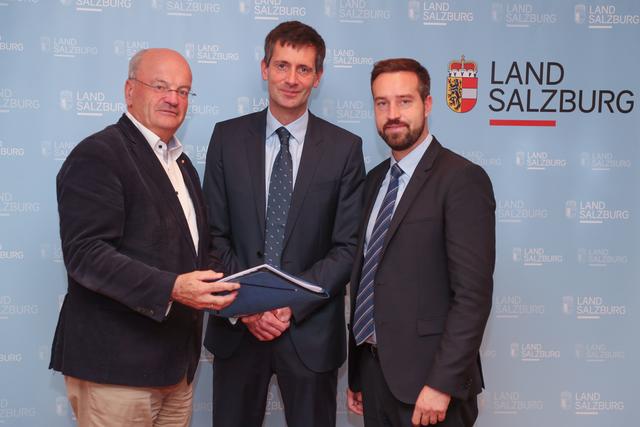 Aufsichtsratsvorsitzender Christian Struber, Geschäftsführer Stefan Knittel und Landesrat Stefan Schnöll. | Foto: Land Salzburg / Franz Neumayr
