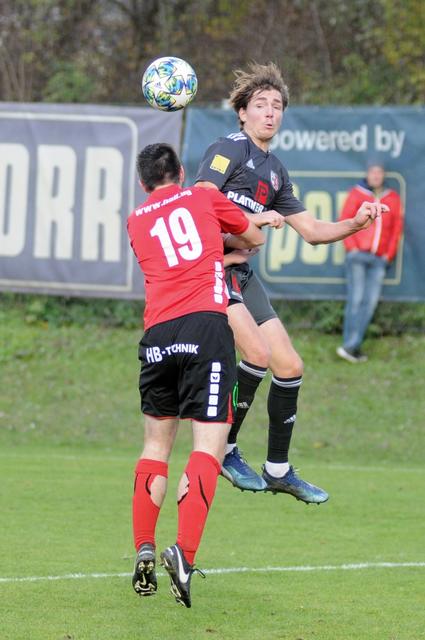 Samuel Krismer (rechts) wechselt vom FC Zirl zur SPG Silz/Mötz.