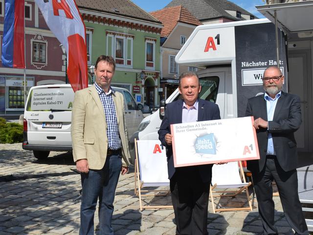 Gebhard Wagner, Leiter der A1 Netzplanung in Niederösterreich, Bürgermeister, LAbg. Franz Mold, Christian Vasak, A1 Breitbandbeauftragter für das Land NÖ (v.l.).
