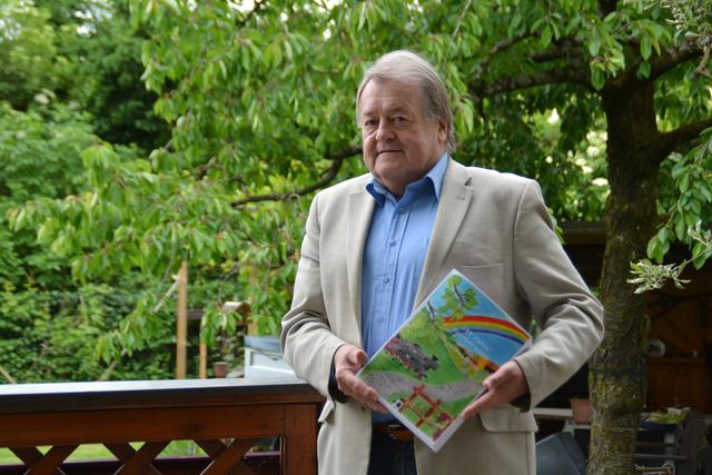 Von 1973 bis 2012 war Franz Stingl - hier in seinem Garten in Amstetten - bei der Stadtgemeinde tätig.