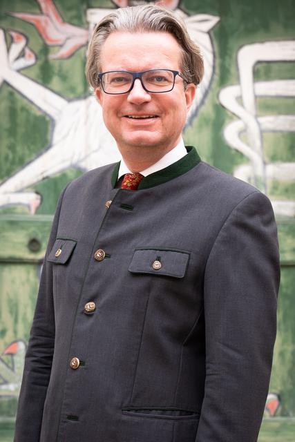Volkskultur prägt steirische Identität: Kulturlandesrat Christopher Drexler