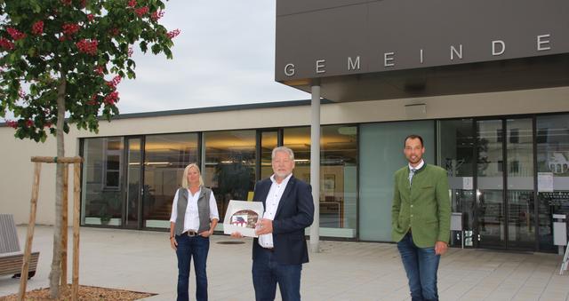 Vizebürgermeisterin Doris Seyr, Bürgermeister Günther See und Bezirksobmann Klaus Lindinger alle ÖVP (v.l.). | Foto: ÖVP Wels-Land