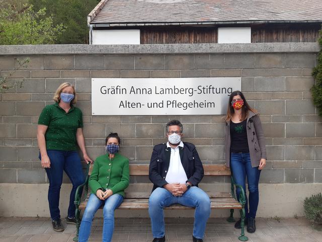 Die Musiker der "Hirnbirnmusi" überraschten die Pflegeheim-Bewohner in Unterburg. | Foto: KK