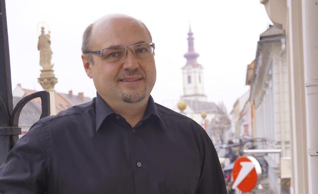 Josef Ferk freut sich, dass der Musikunterricht wieder starten kann. | Foto: Waltraud Fischer