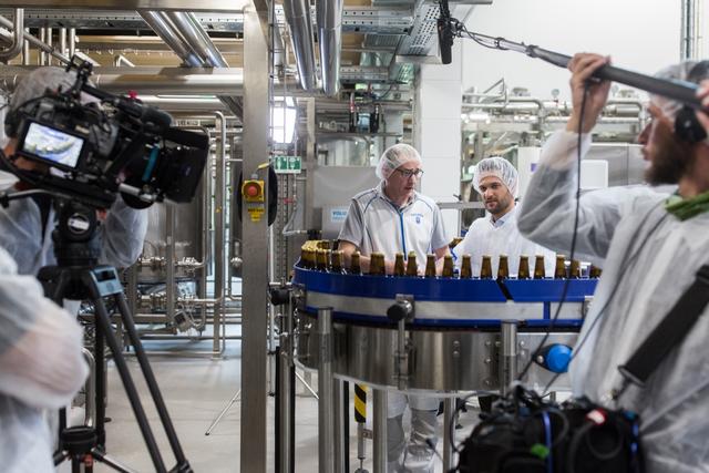 Dreharbeiten für das neue "Heimatleuchten" von ServusTV in der Thalheimer Brauerei. Beauftragt wurde damit die Salzburger Produktionsfirma Degn Film. | Foto: Servus-TV/Götzhaber