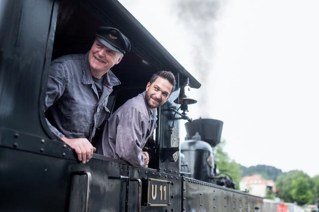 Nachwuchslokführer Richard Deutinger war von der Fahrt mit der Murtalbahn begeistert. | Foto: Servus-TV/Götzhaber