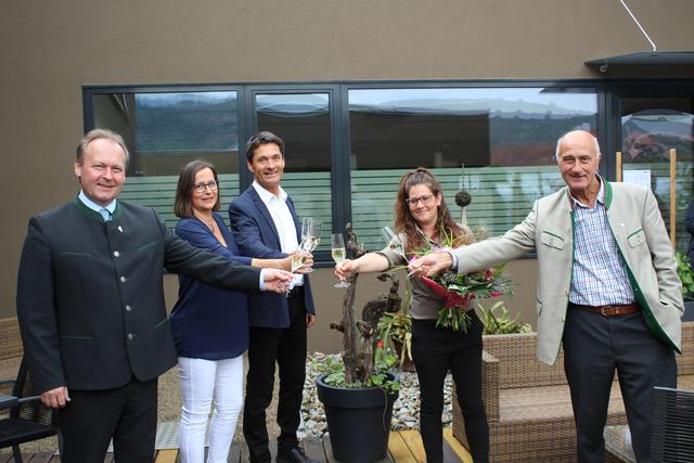 Bürgermeister Gerhard Tastl, Helga und Josef Rosenberger, Patricia Kittenberger, Vizebgm.  Josef Stummer | Foto: Gde. Rohrendorf